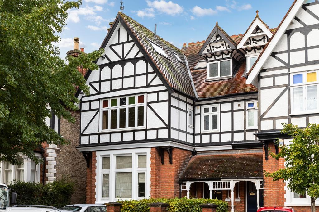 The Drive, Chingford, London E4 3 bed flat £525,000