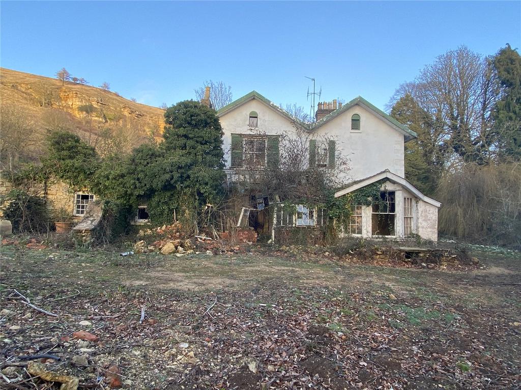 Crickley Hill, Gloucester, GL3 5 bed equestrian property £