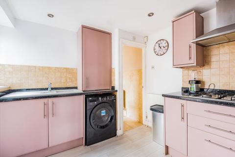 121 Vicarage Road, Sunbury-on-thames, TW16 7QB