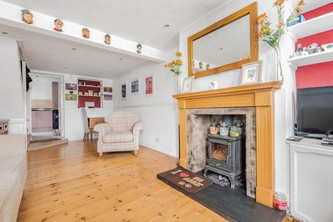 121 Vicarage Road, Sunbury-on-thames, TW16 7QB