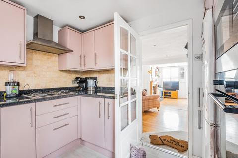 121 Vicarage Road, Sunbury-on-thames, TW16 7QB
