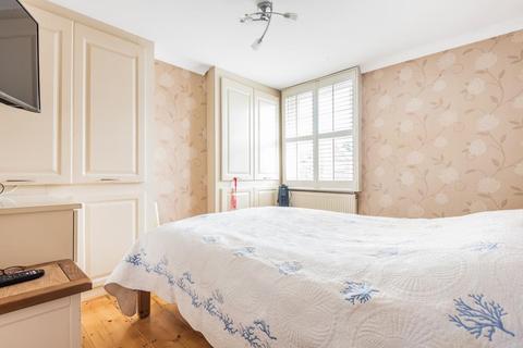 121 Vicarage Road, Sunbury-on-thames, TW16 7QB
