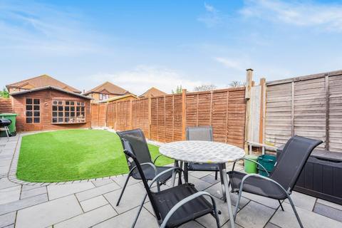 121 Vicarage Road, Sunbury-on-thames, TW16 7QB