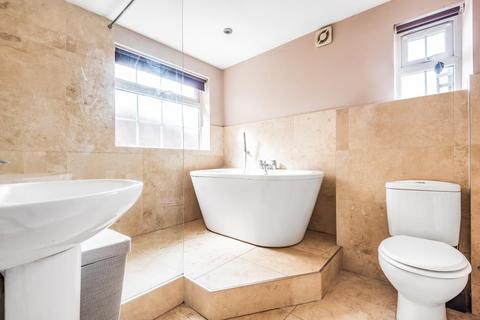 121 Vicarage Road, Sunbury-on-thames, TW16 7QB