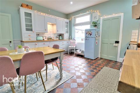 4 Highfield Road, Askern, Doncaster, DN6 0LG