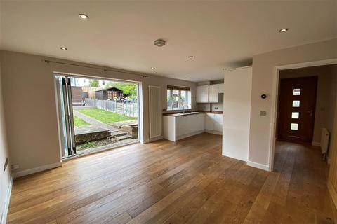 7 Ryebridge Close, Leatherhead, KT22 7QH