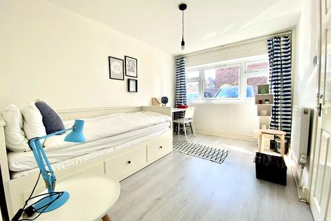 7 Athelstan Close, Romford, RM3 0QJ