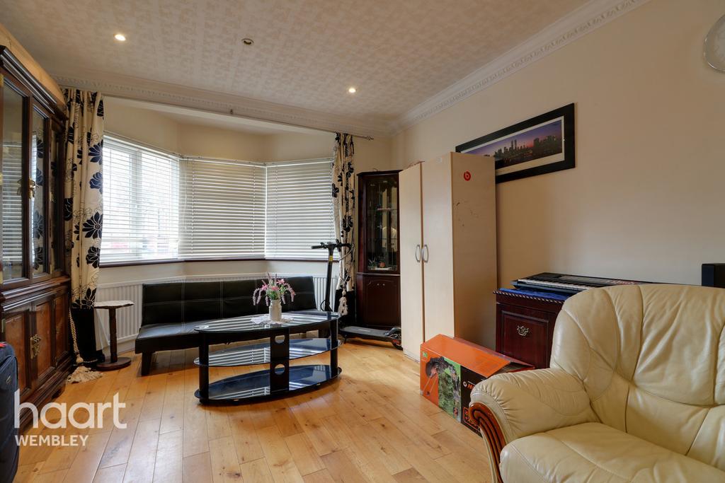Chalfont Avenue, Wembley 3 bed semidetached house £560,000