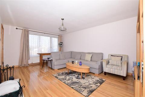 12 Joyes Close, Whitfield, Dover, CT16 3LS