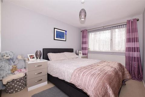 12 Joyes Close, Whitfield, Dover, CT16 3LS