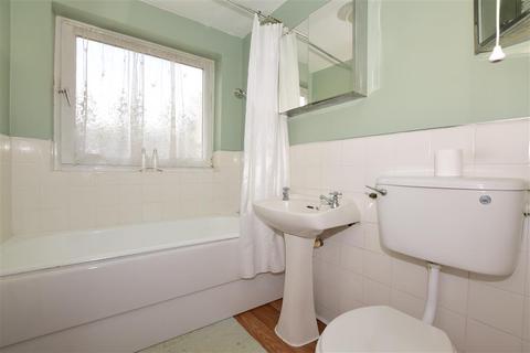 12 Joyes Close, Whitfield, Dover, CT16 3LS
