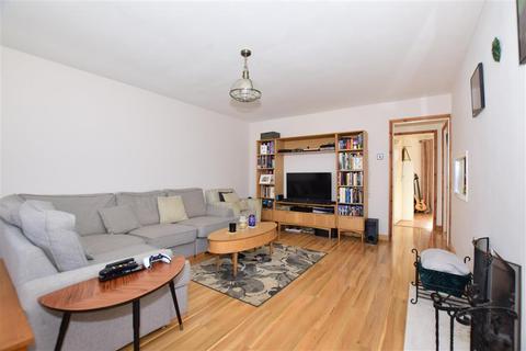 12 Joyes Close, Whitfield, Dover, CT16 3LS