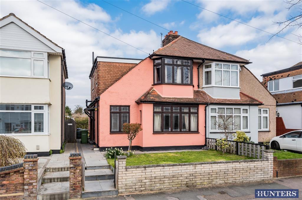 Suttons Avenue, Hornchurch, RM12 4LZ 3 bed semidetached house £415,000