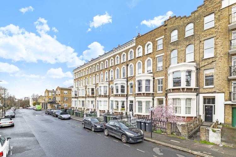 The Chase Clapham SW4 2 bed flat - £1,500 pcm (£346 pw)