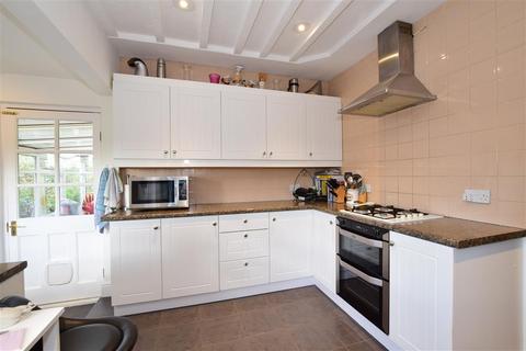 Brambles Hatch Lane, Chartham, Canterbury, CT4 7LN