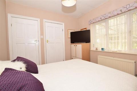 Brambles Hatch Lane, Chartham, Canterbury, CT4 7LN