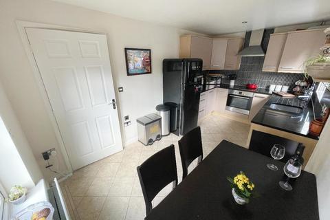 12 Claypitts Boulevard, Warwick, CV34 6HQ