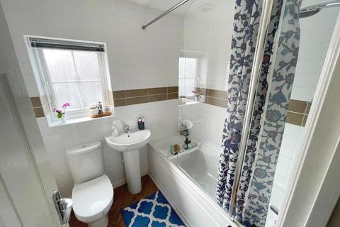 12 Claypitts Boulevard, Warwick, CV34 6HQ