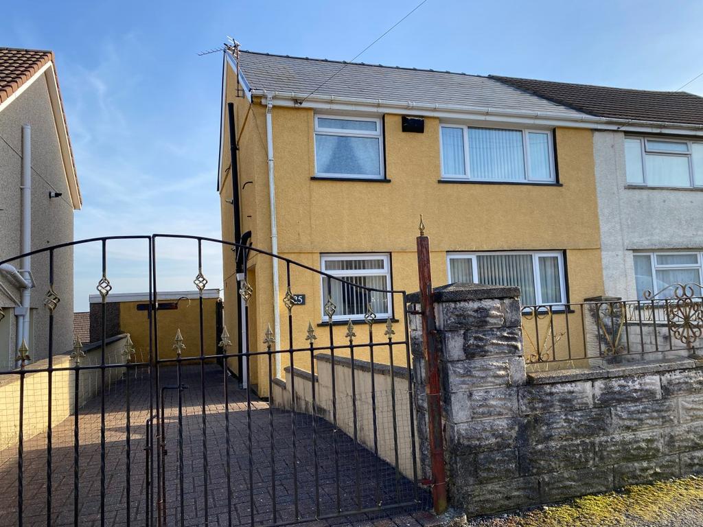 Gilfach Goch Gilfach Goch 3 bed semidetached house £109,950