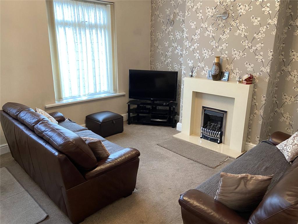 Healey Lane, Batley, West Yorkshire, WF17 2 bed terraced house £104,995