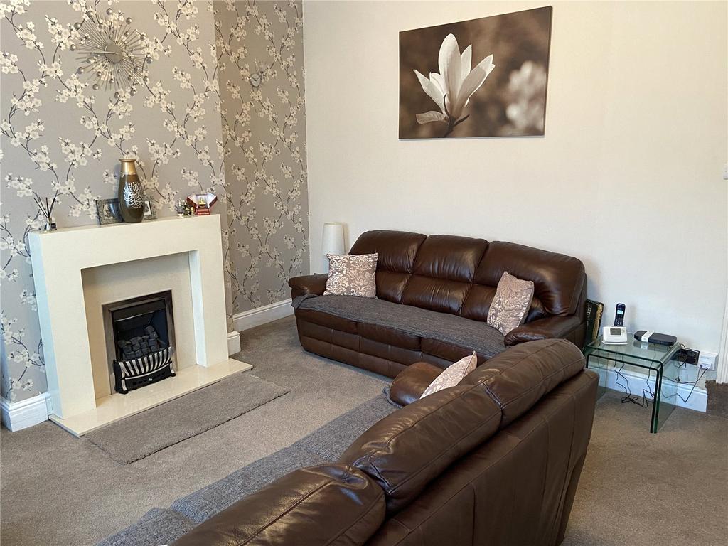 Healey Lane, Batley, West Yorkshire, WF17 2 bed terraced house £104,995