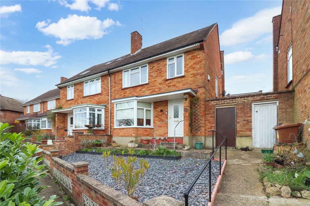 Upper Highway, Abbots Langley, Hertfordshire, WD5 3 bed semidetached