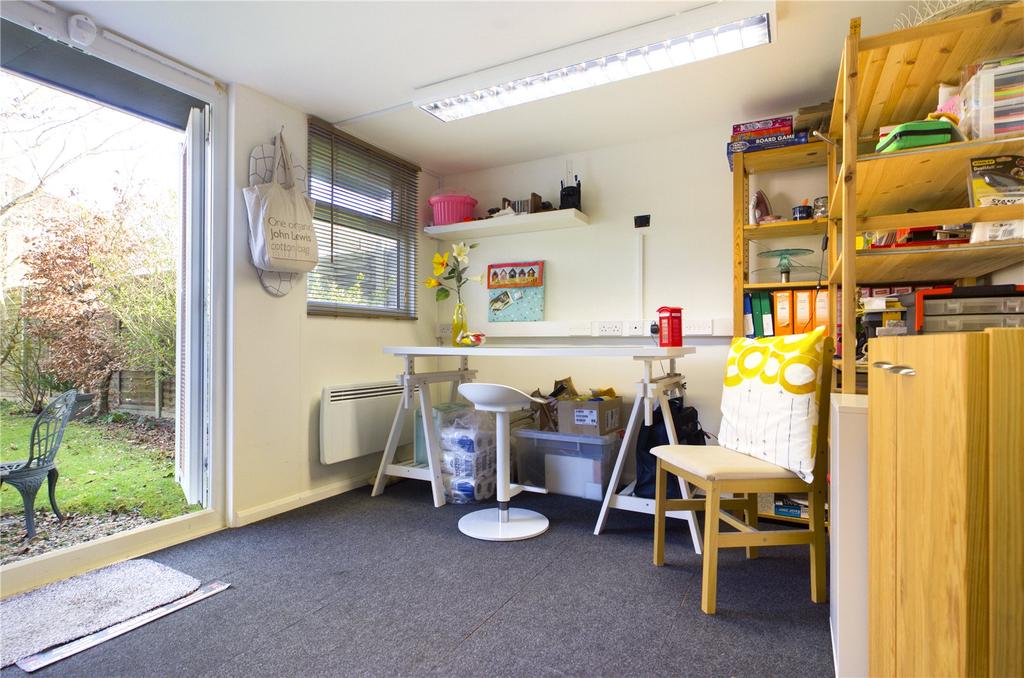 Study / Outhouse