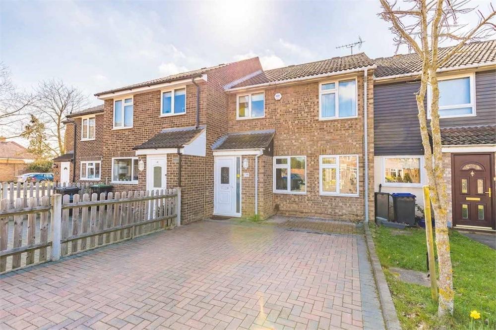 Leas Drive, Iver, Buckinghamshire 3 bed terraced house £450,000