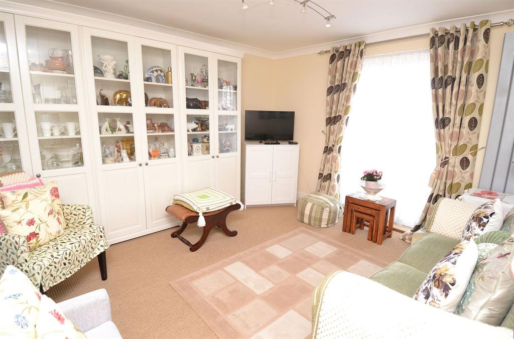 96 St Johns Road, Swalecliffe, Whitstable 2 bed flat £229,995