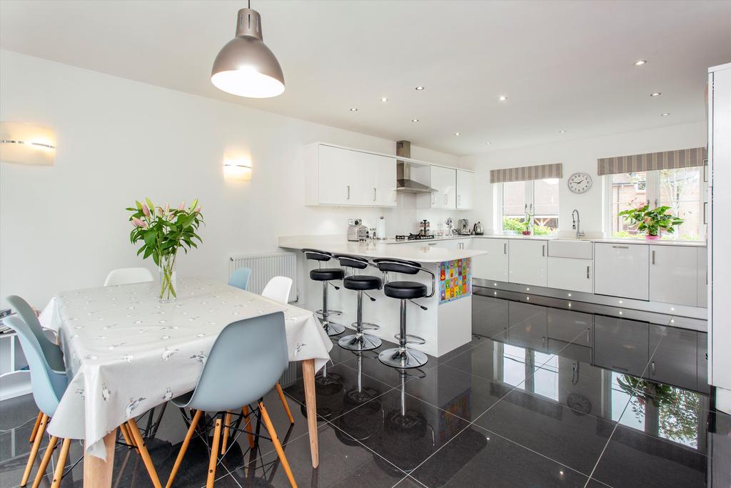 Horizon Close, Brasted, Westerham, TN16 5 bed detached house £1,275,000