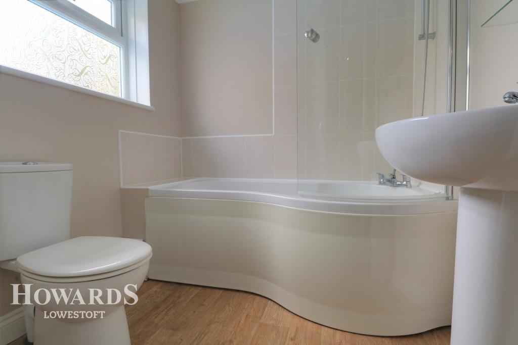 Westwood Avenue, Lowestoft 6 bed semidetached house £275,000