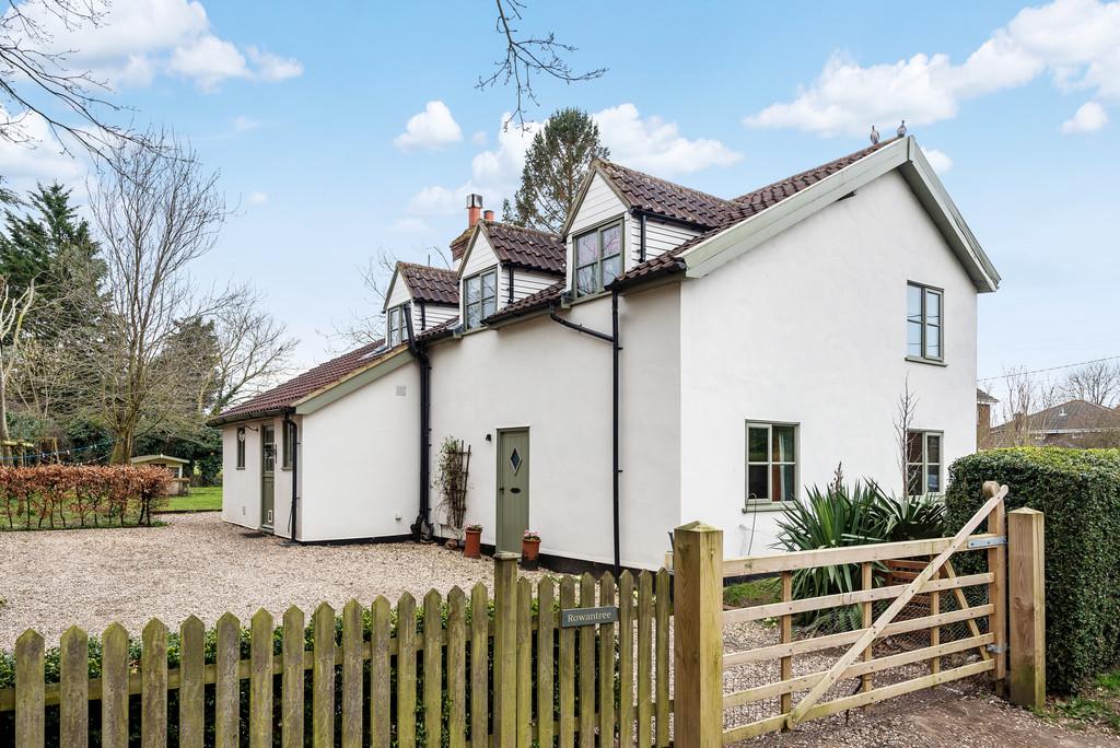 The Street Tharston NR15 5 Bed Detached House 475 000