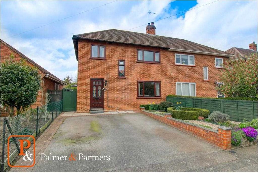 Parr Drive, Prettygate, Colchester, CO3 3 bed semidetached house £