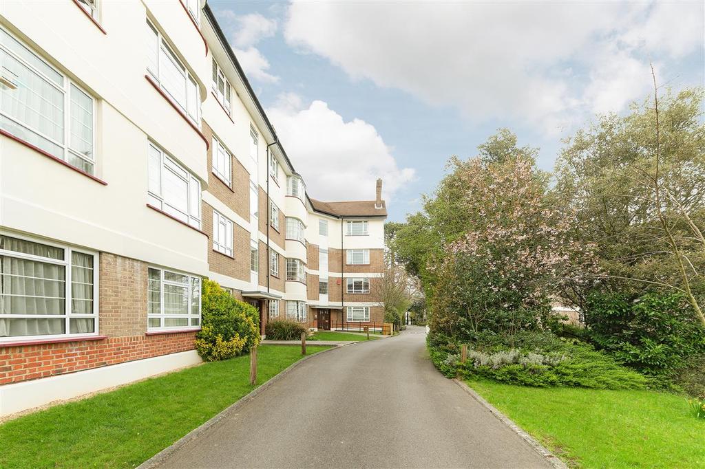 Edge Hill Court, Wimbledon, Wimbledon 2 bed apartment £535,000