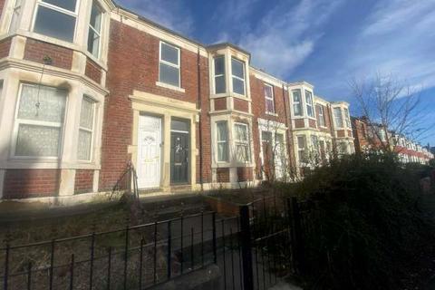 2 bedroom flat to rent, Saltwell Place, Gateshead, NE8