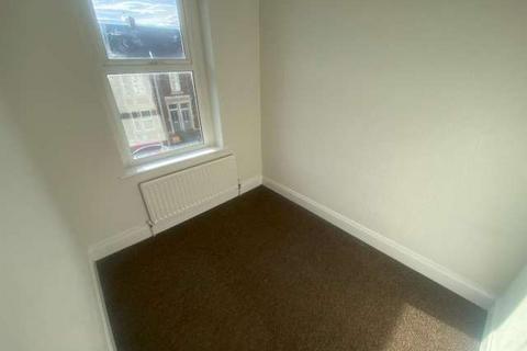 2 bedroom flat to rent, Saltwell Place, Gateshead, NE8