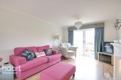 7 The Oundle, Stevenage, SG2 8JY