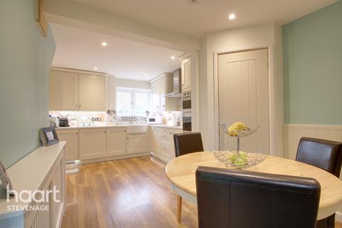 7 The Oundle, Stevenage, SG2 8JY