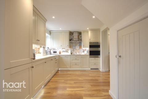 7 The Oundle, Stevenage, SG2 8JY