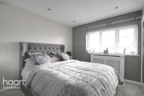 7 The Oundle, Stevenage, SG2 8JY