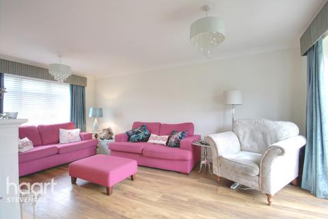 7 The Oundle, Stevenage, SG2 8JY