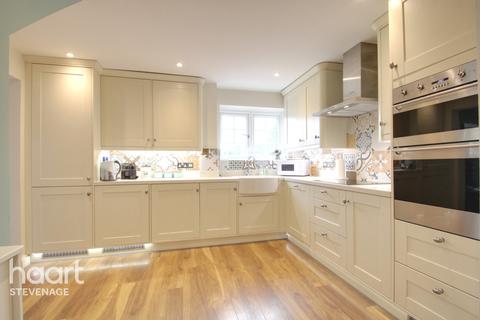 7 The Oundle, Stevenage, SG2 8JY