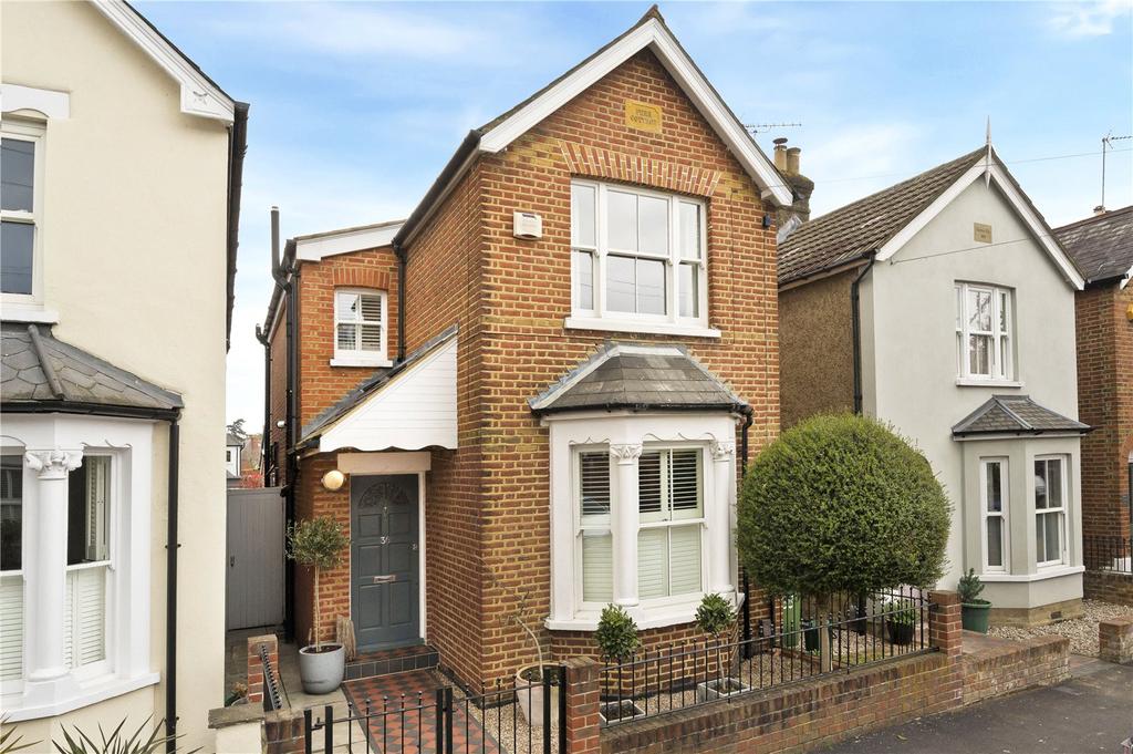Elmgrove Road, Weybridge, Surrey, KT13 3 bed detached house £830,000