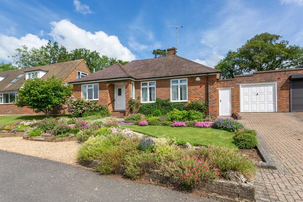 Premier Residential Road in Hawkhurst 3 bed detached bungalow £550,000