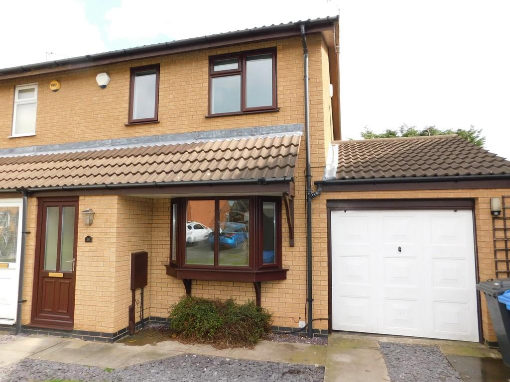 Beardmore Close, Oakwood 3 bed semidetached house £750 pcm (£173 pw)