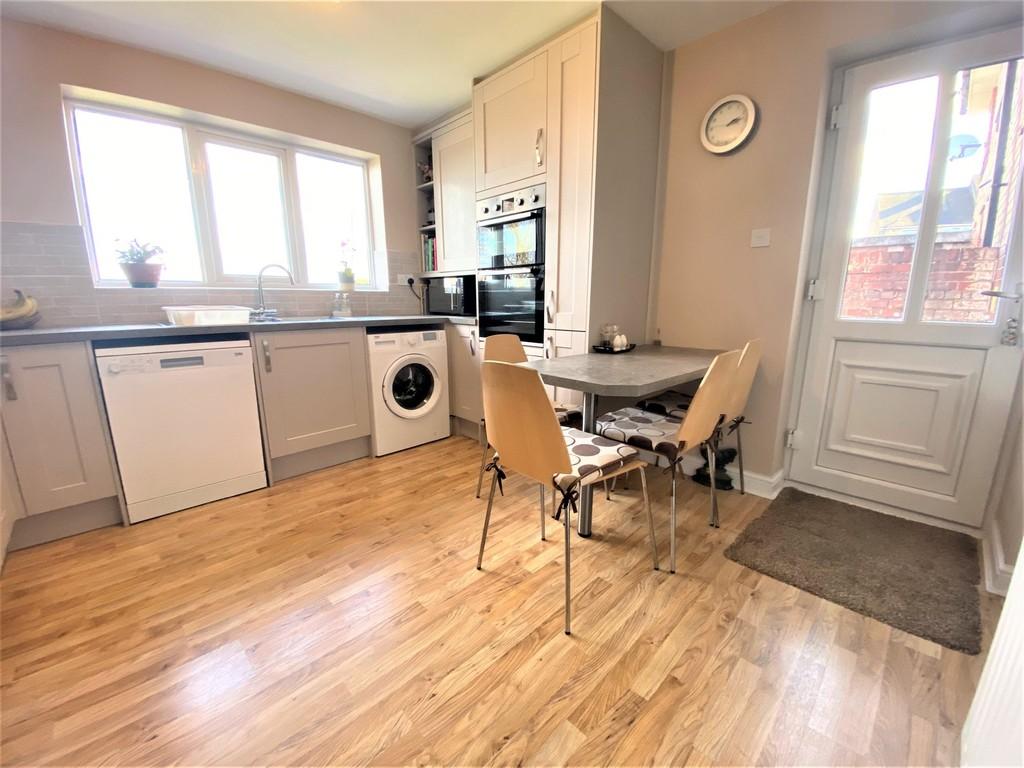 Kitchen/ Breakfast Area