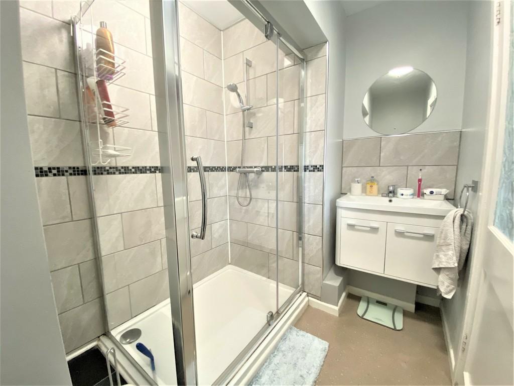Annex Family Bathroom
