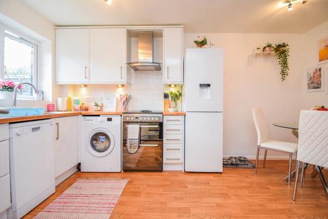 44 Fallowfield, Yateley, GU46 6LW