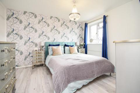 44 Fallowfield, Yateley, GU46 6LW