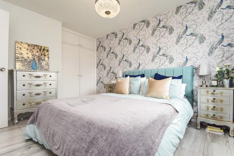 44 Fallowfield, Yateley, GU46 6LW